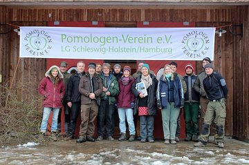 Teilnehmer des Obstbaumschnittkursus 2018 in Schinkel
