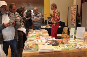 Bücher- und Infostand des Pomologen-Vereins