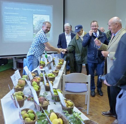 Vorstellung auf dem Apfelmarkt in Wetzlar (Foto: R. Scheibel)